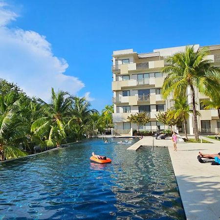 By The Sea Beach Luxury Resort - Бату Феринги Екстериор снимка