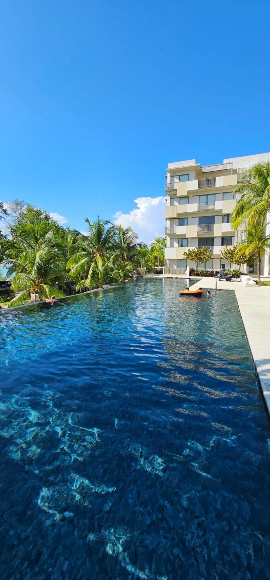 By The Sea Beach Luxury Resort - Бату Феринги Екстериор снимка