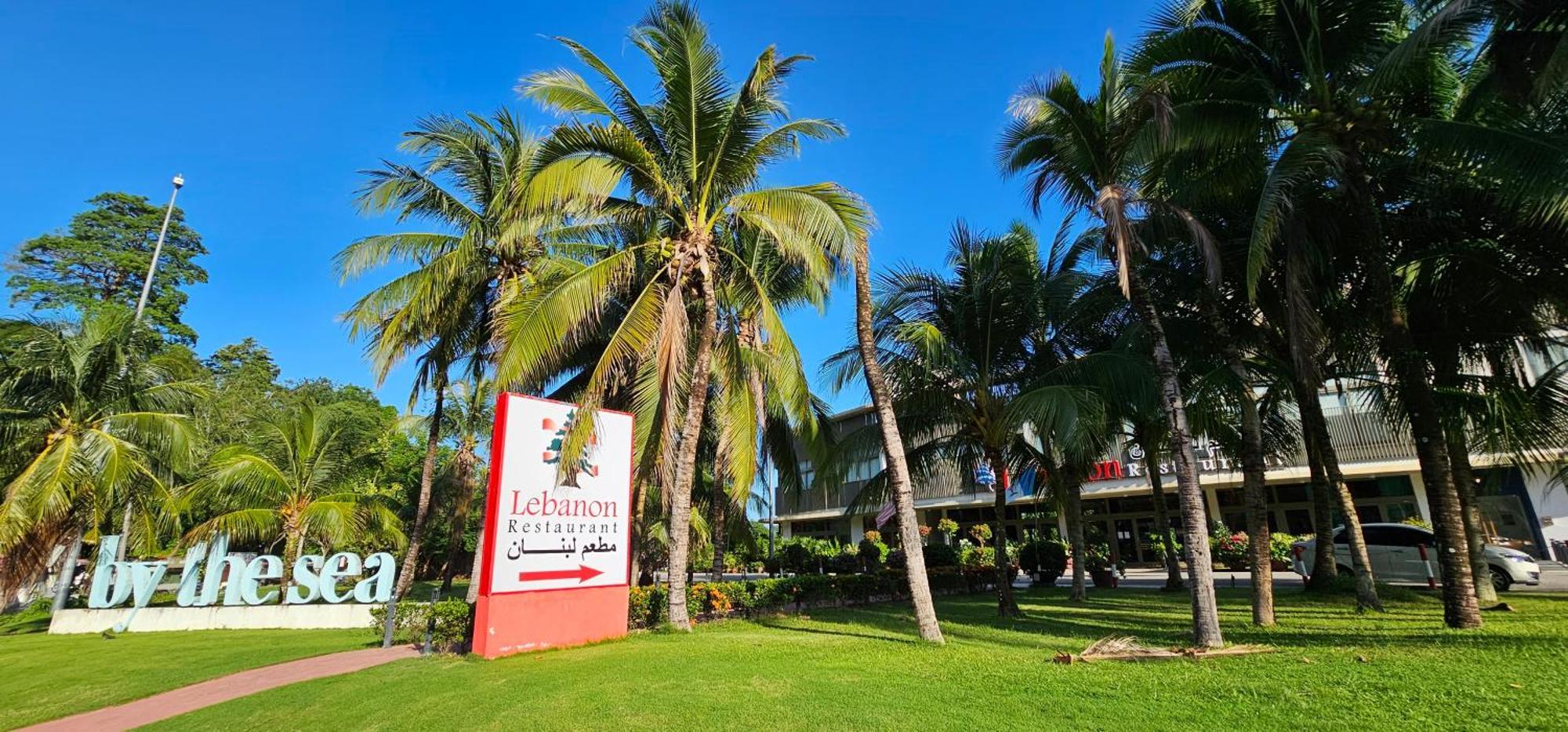 By The Sea Beach Luxury Resort - Бату Феринги Екстериор снимка