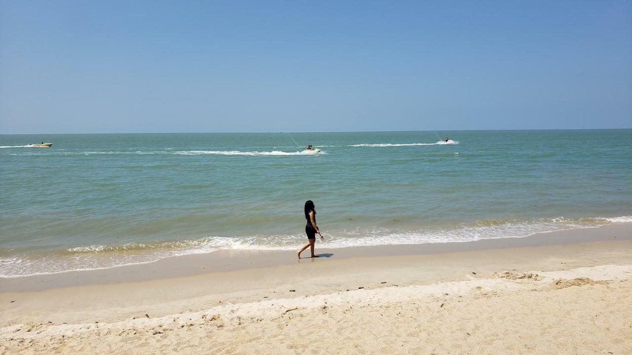 By The Sea Beach Luxury Resort - Бату Феринги Екстериор снимка