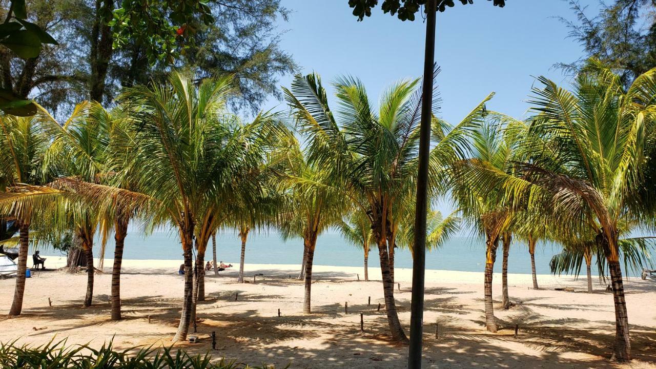 By The Sea Beach Luxury Resort - Бату Феринги Екстериор снимка