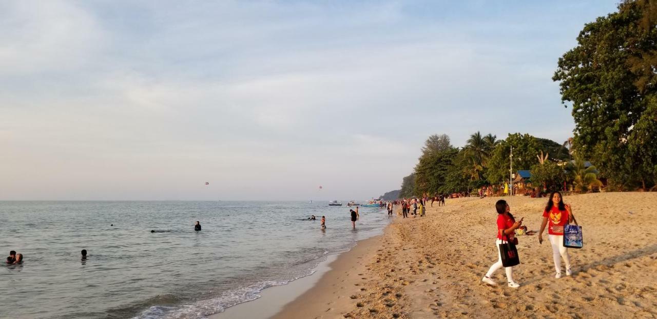 By The Sea Beach Luxury Resort - Бату Феринги Екстериор снимка
